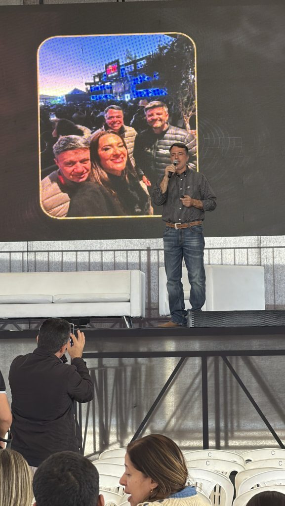 VÍDEO: “Isso aqui é um negócio”, conselho mudou a história do Pedro Leopoldo Rodeio Show, revela Tiago de Brito