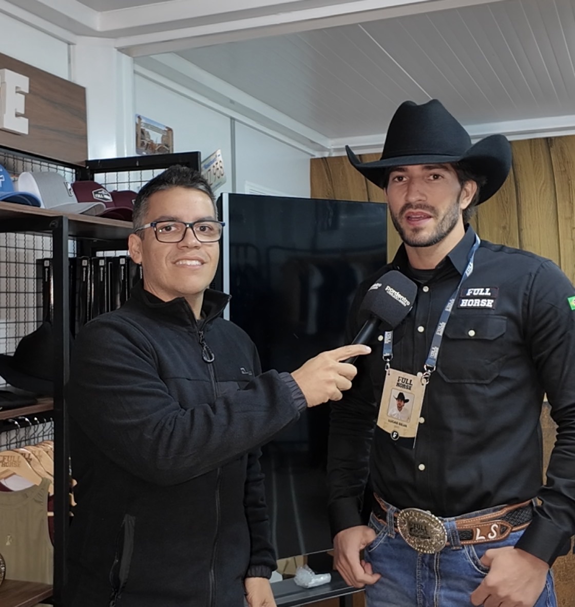 VÍDEO: Volante do Cruzeiro, Lucas Silva lança coleção da Full Horse no Pedro Leopoldo Rodeio Show