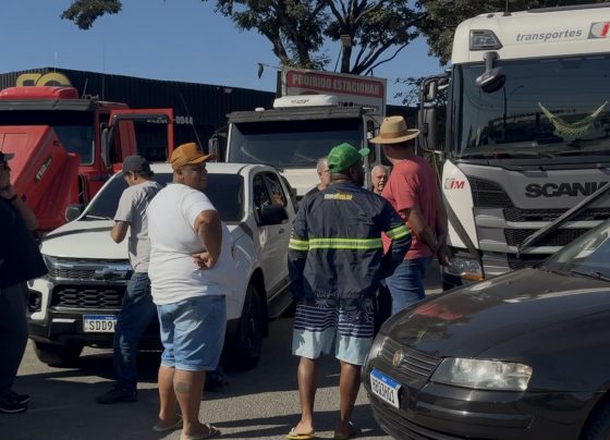 VÍDEO: Carreata reúne caminhoneiros e amigos em homenagem a Rick Taveira