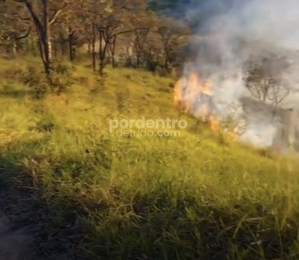 VÍDEO: Incêndio de grandes proporções mobiliza Bombeiros e Defesa Civil em Pedro Leopoldo