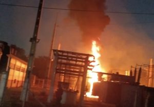 ATUALIZAÇÃO: Incêndio em vegetação atinge subestação de energia dentro de empresa em Pedro Leopoldo