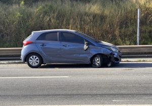 Acidente deixa dois carros danificados na MG-424