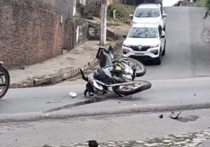 Acidente entre carro e moto deixa dois feridos em cruzamento de Matozinhos