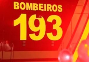 Bombeiros atuam em incêndio de grande proporção na MG-424, em Matozinhos