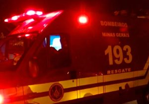 Caminhão tomba e motorista fica preso às ferragens em grave acidente na BR-040, em Sete Lagoas