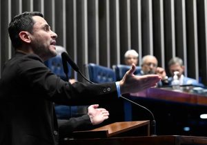 Cleitinho adia decisão sobre candidatura ao Governo de Minas para agosto