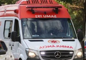 Colisão entre carro e moto deixa jovem ferido em Pedro Leopoldo