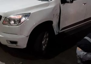 Motociclista fica ferida em acidente com caminhonete em Pedro Leopoldo