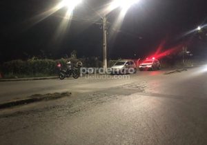 Motociclista fica ferido após colisão com carro em Pedro Leopoldo