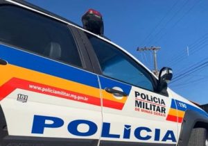 Motociclista fica ferido em acidente envolvendo carro e moto estacionada em Pedro Leopoldo