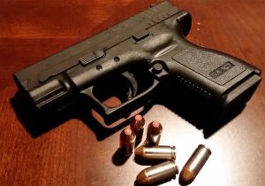 Motorista é preso por porte ilegal de arma de fogo em Inhaúma