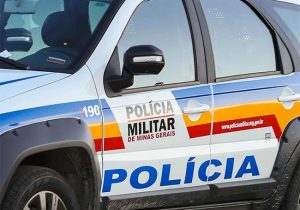 Motorista perde controle e invade residência na Avenida Rômulo Joviano, em Pedro Leopoldo