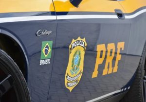 PRF apreende 3 barras de maconha e prende homem na BR-040