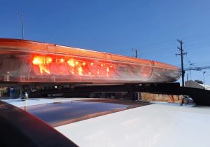 Pedra arremessada atinge carro e causa prejuízo em Matozinhos