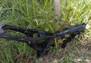 Polícia apreende chassi de moto roubada, em Prudente de Morais