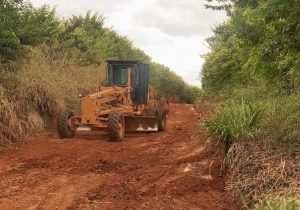 Prefeitura intensifica patrolamento e manutenção de estradas em Mocambeiro Matozinhos