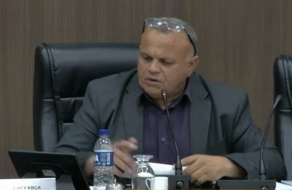 Presidente da Câmara de Matozinhos, Gercy Kbça, renuncia ao cargo durante sessão
