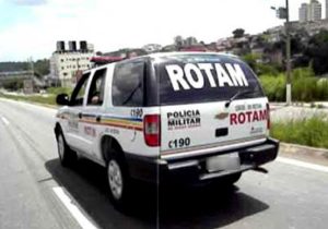 ROTAM prende três suspeitos e apreende três armas durante operação em Pedro Leopoldo