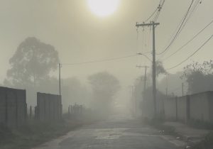 VÍDEO: Neblina intensa chama atenção e encobre cidades da Região Metropolitana de BH